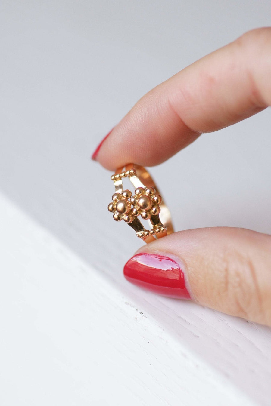Antique flowers and balls ring in 18Kt gold - Galerie Pénélope