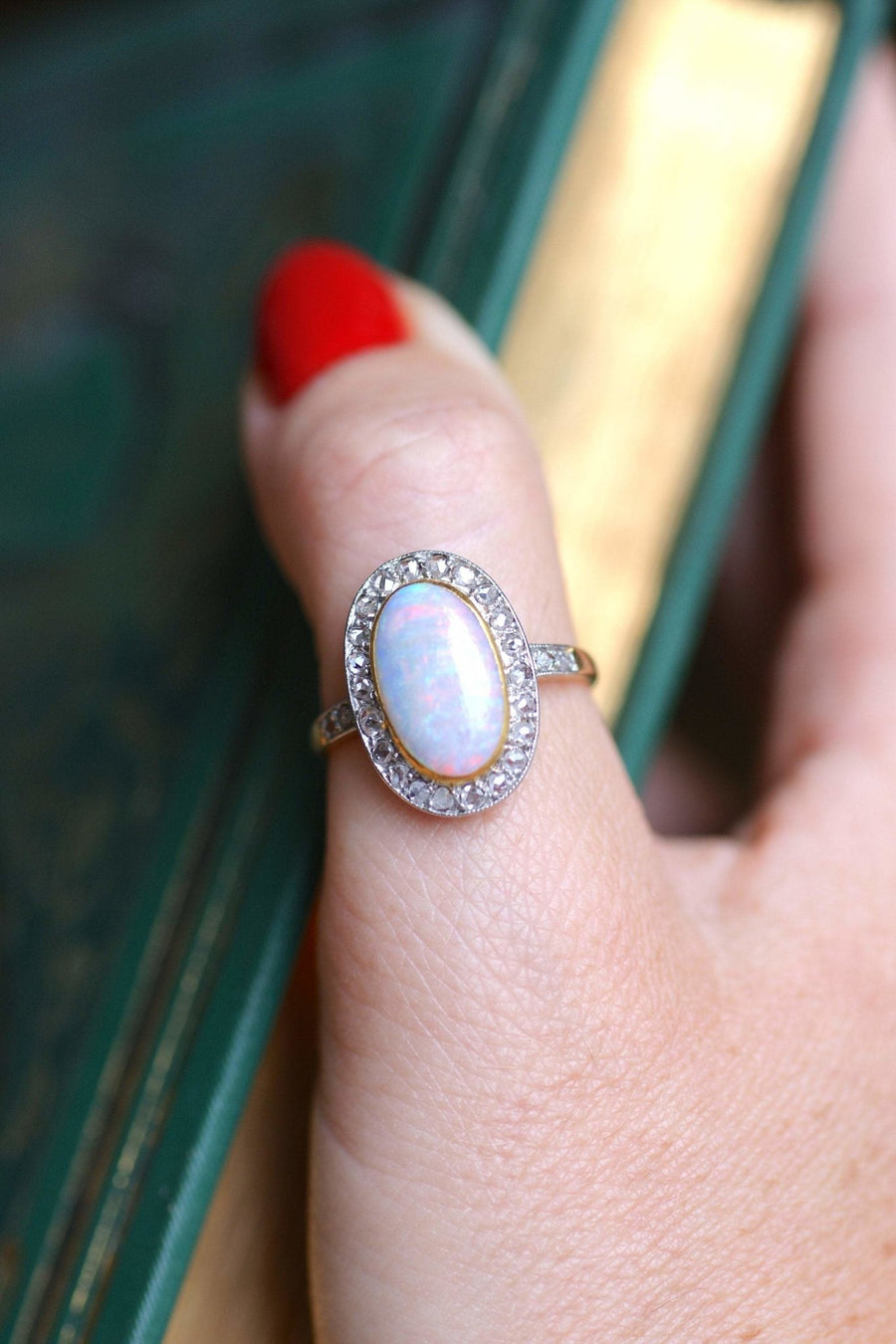 Antique opal ring surrounded by diamonds on gold and platinum - Galerie Pénélope