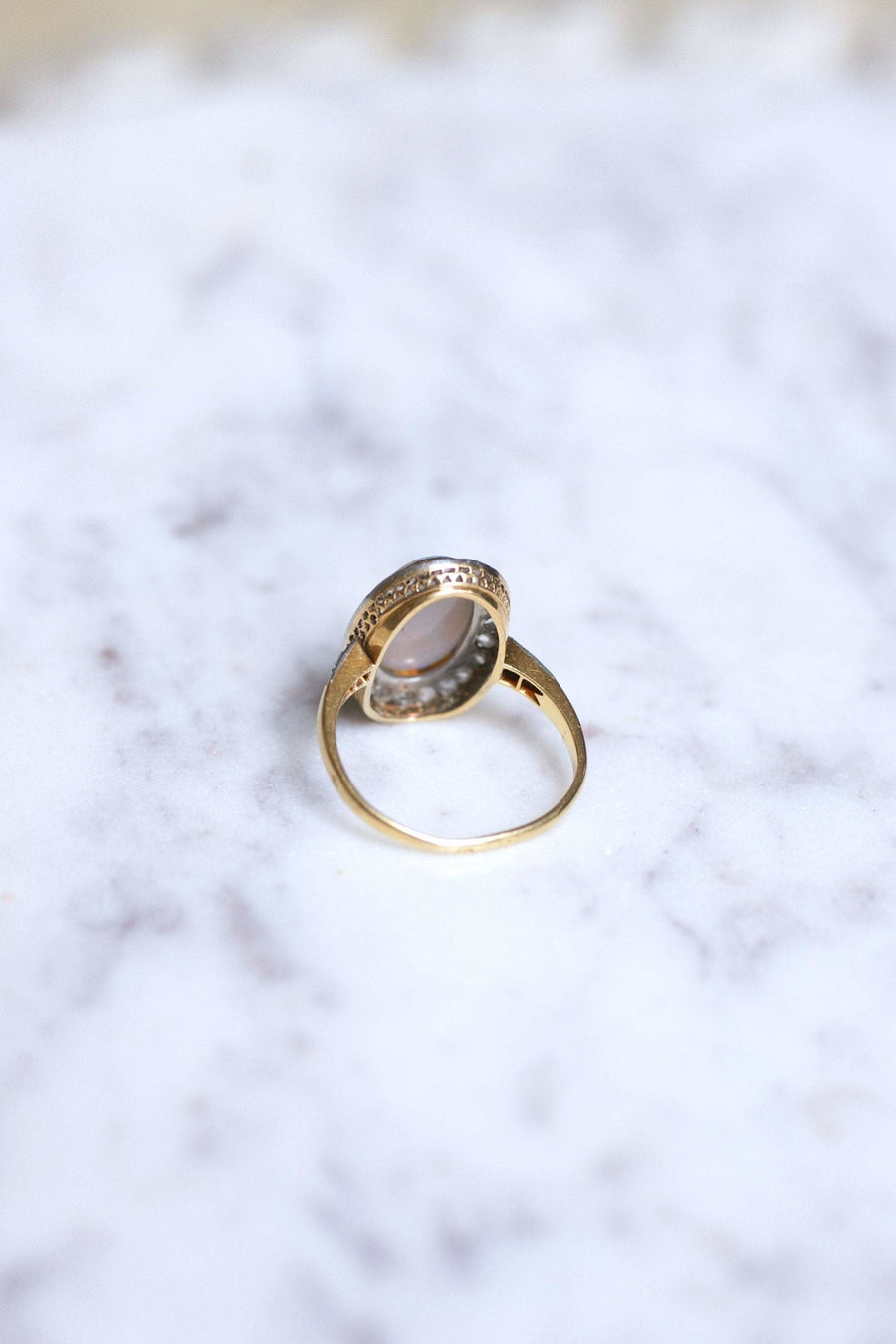 Antique opal ring surrounded by diamonds on gold and platinum - Galerie Pénélope
