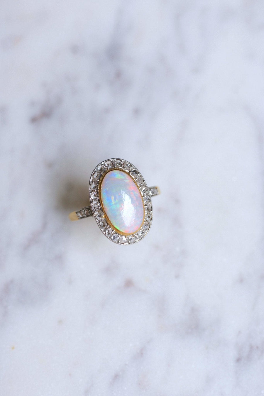 Antique opal ring surrounded by diamonds on gold and platinum - Galerie Pénélope