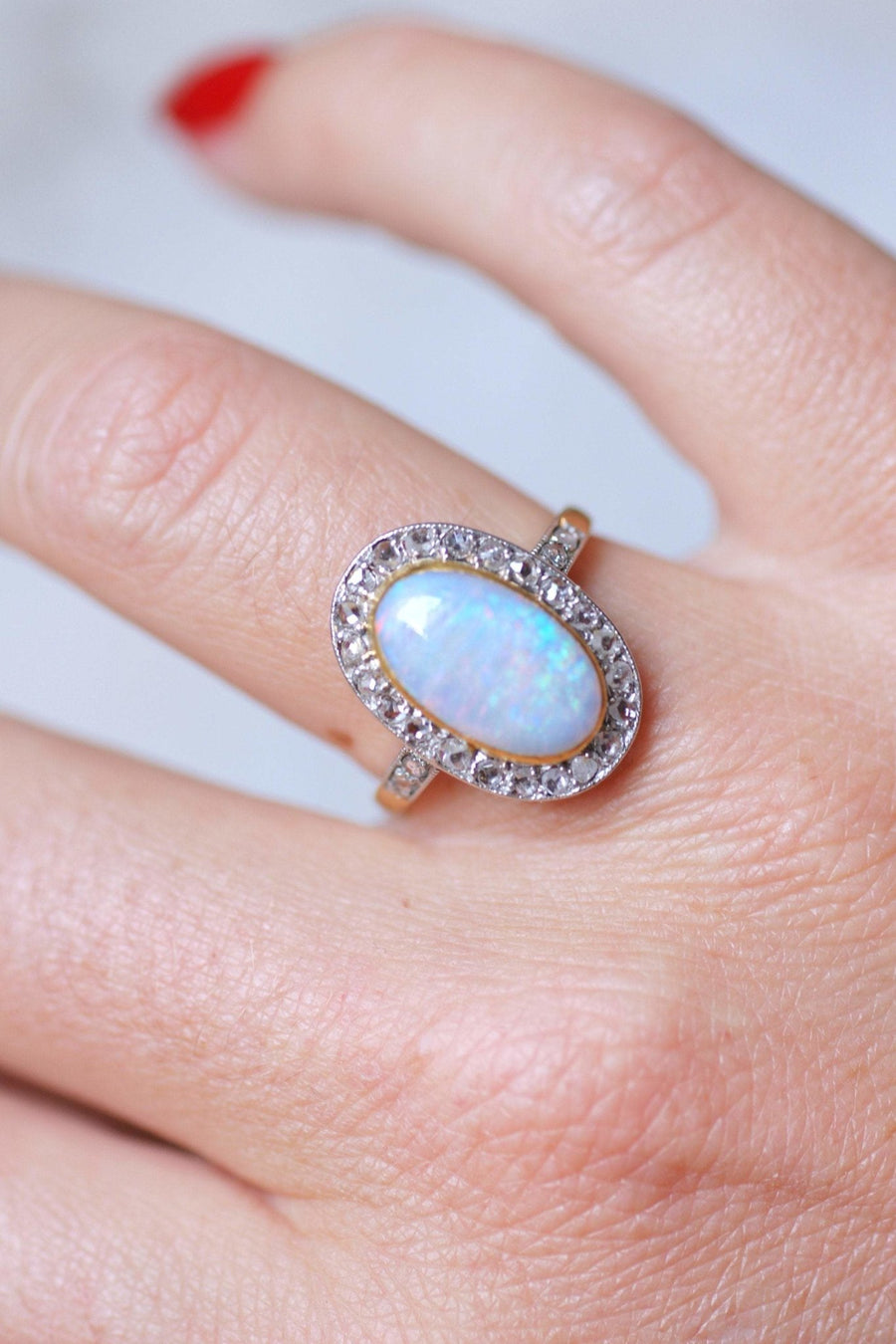 Antique opal ring surrounded by diamonds on gold and platinum - Galerie Pénélope