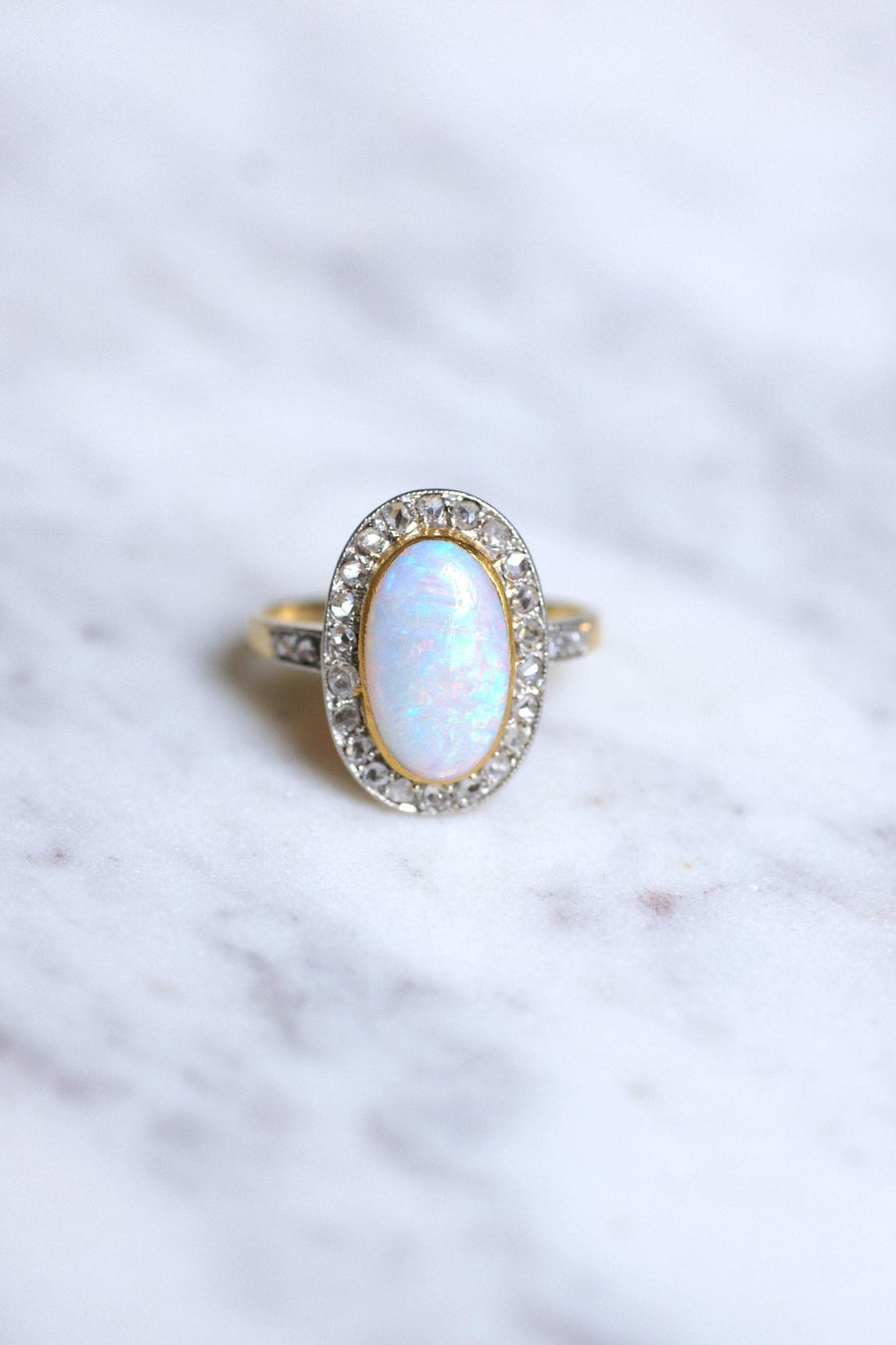 Antique opal ring surrounded by diamonds on gold and platinum - Galerie Pénélope