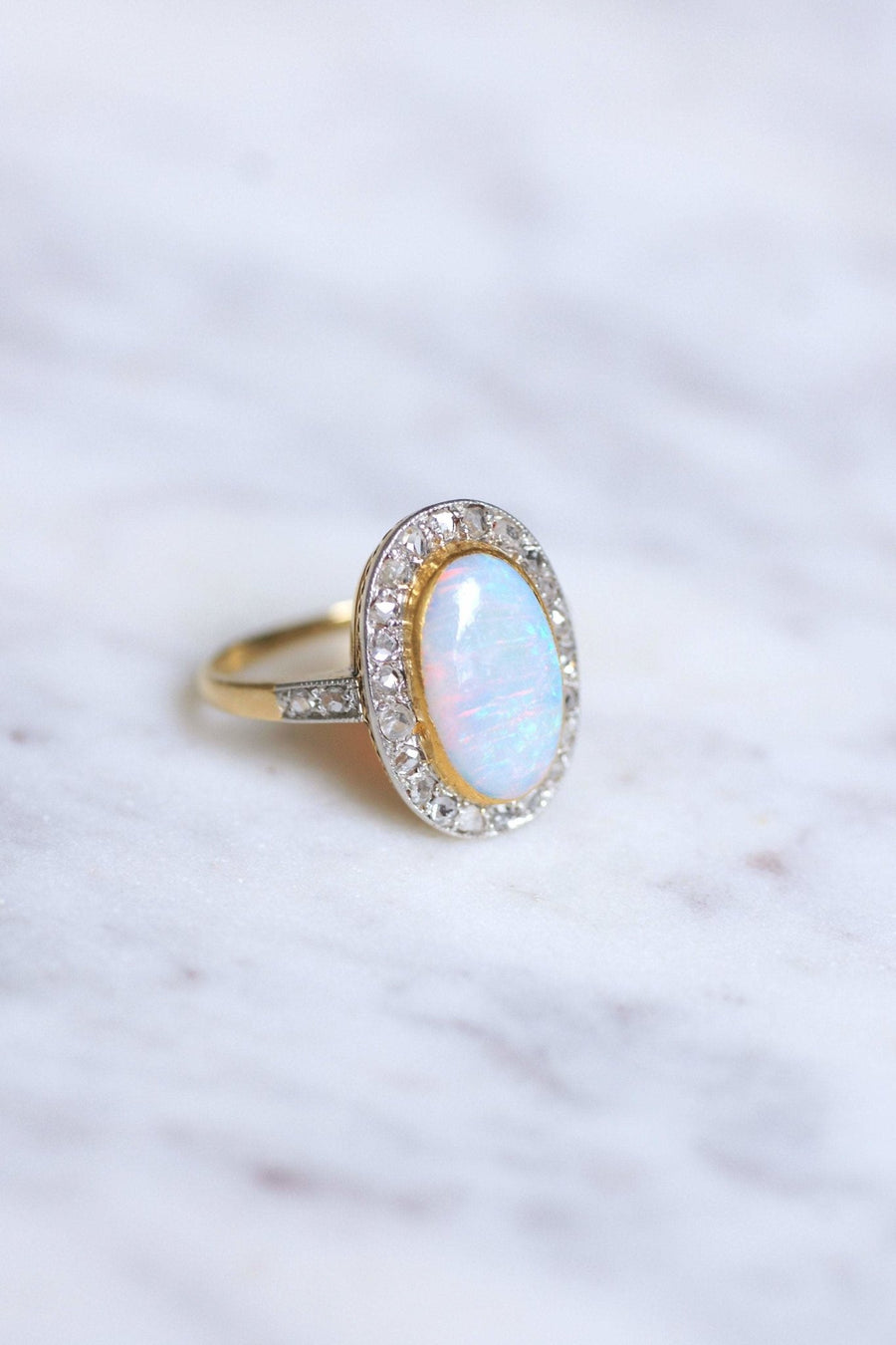 Antique opal ring surrounded by diamonds on gold and platinum - Galerie Pénélope