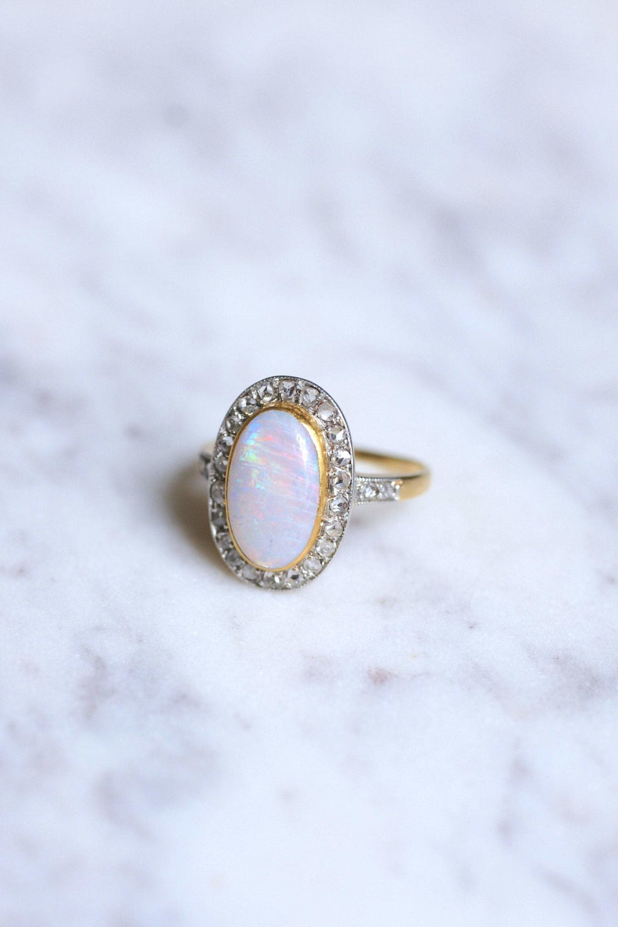 Antique opal ring surrounded by diamonds on gold and platinum - Galerie Pénélope