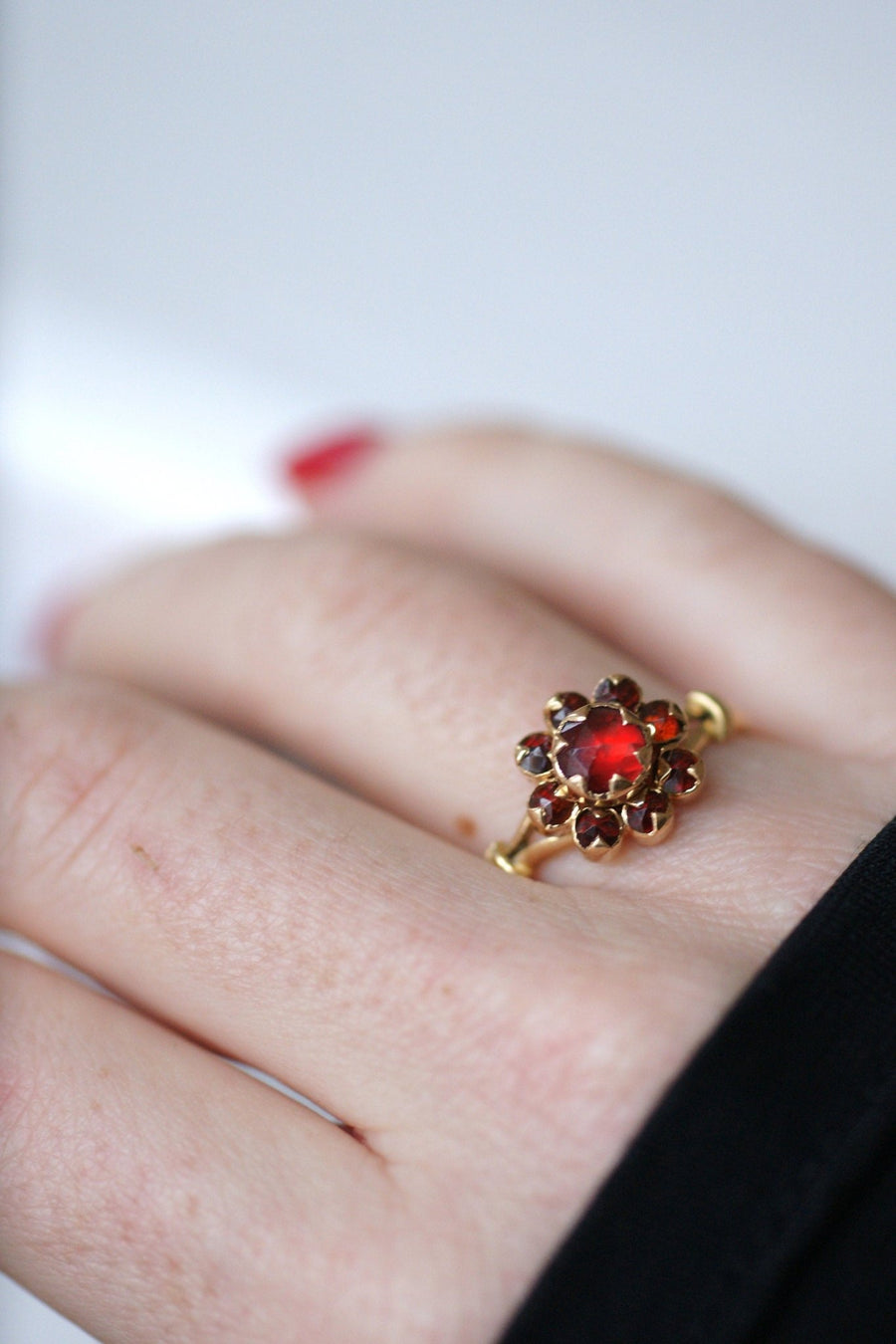 Antique yellow gold and garnet ring from Perpignan - Galerie Pénélope