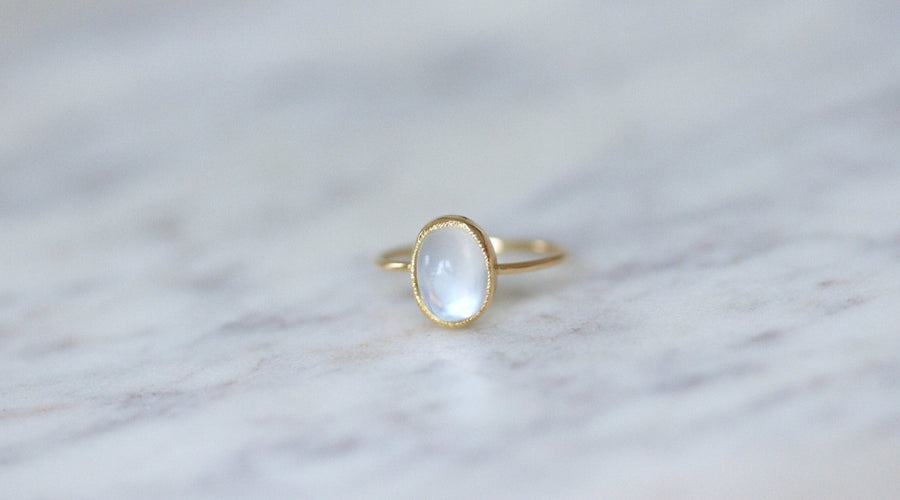 Antique moonstone on yellow gold ring - Galerie Pénélope