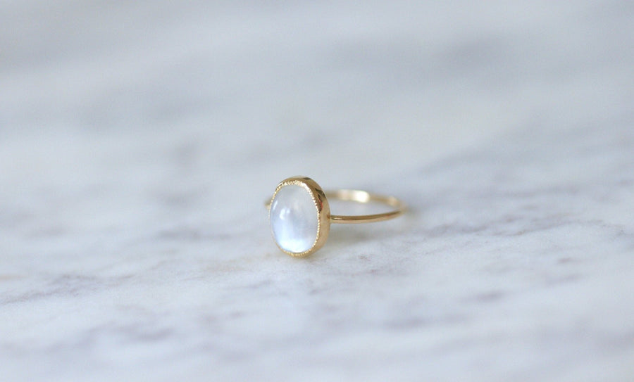Antique moonstone on yellow gold ring - Galerie Pénélope
