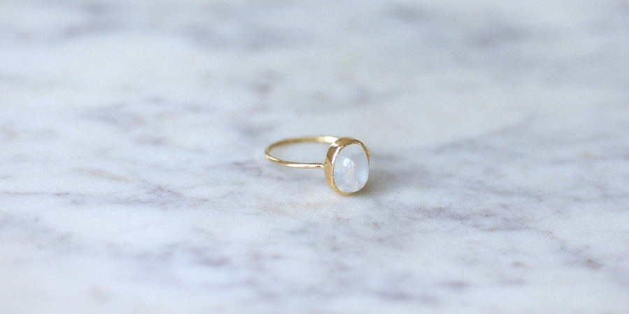 Antique moonstone on yellow gold ring - Galerie Pénélope