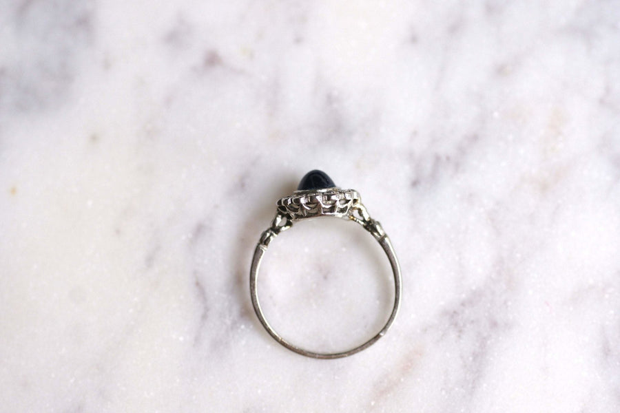 Antique Pompadour ring cabochon sapphire and diamonds on platinum - Galerie Pénélope