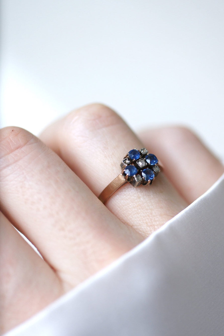 Antique sapphire and diamond ring on rose gold - Galerie Pénélope
