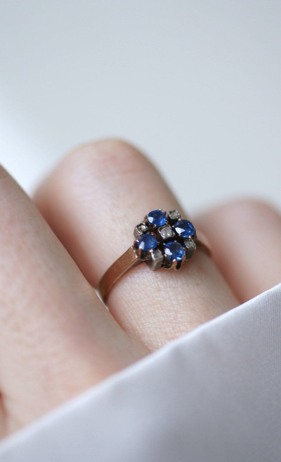 Antique sapphire and diamond ring on rose gold - Galerie Pénélope