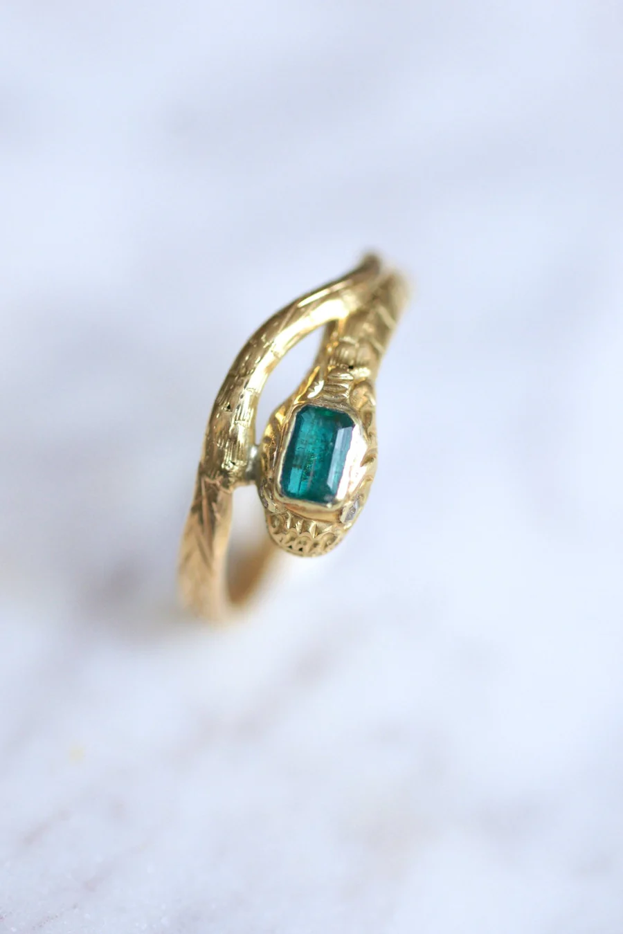 Antique gold, emerald and diamonds snake ring - Galerie Pénélope