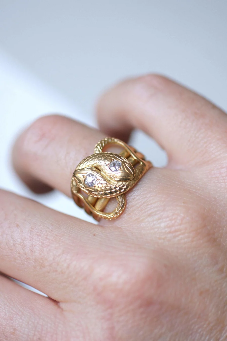 Antique ring Snakes coiled yellow gold and diamonds - Galerie Pénélope