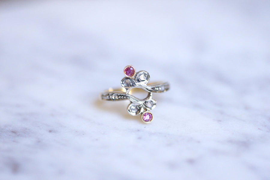 Antique ring Toi et Moi, diamonds, rubies, on gold and silver - Galerie Pénélope