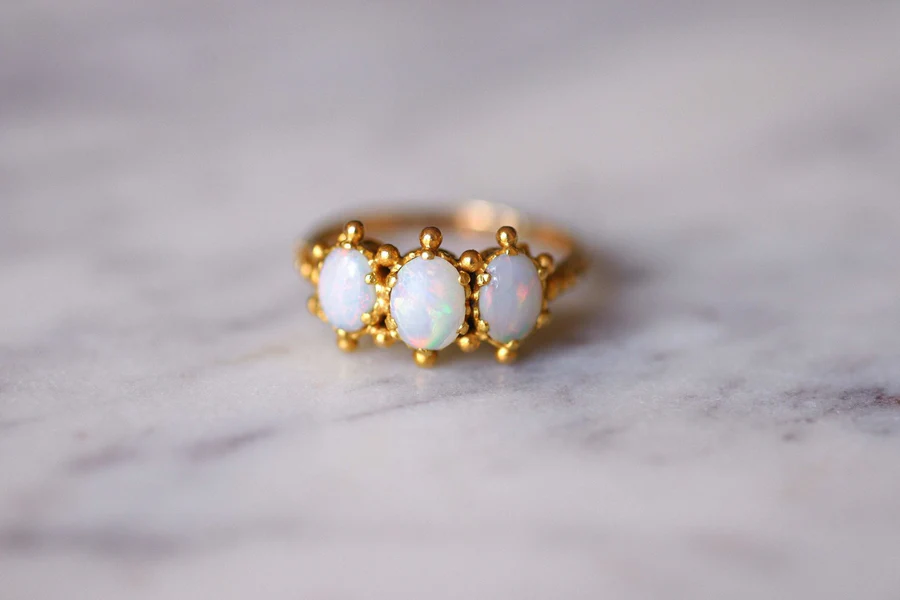 Antique Victorian gold and opal ring - Galerie Pénélope