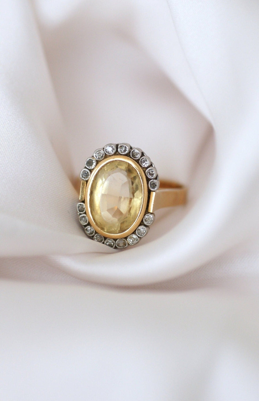 Art Deco citrine ring surrounded by diamonds - Galerie Pénélope