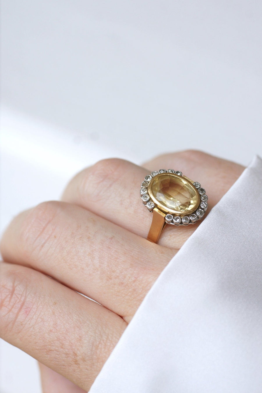 Art Deco citrine ring surrounded by diamonds - Galerie Pénélope