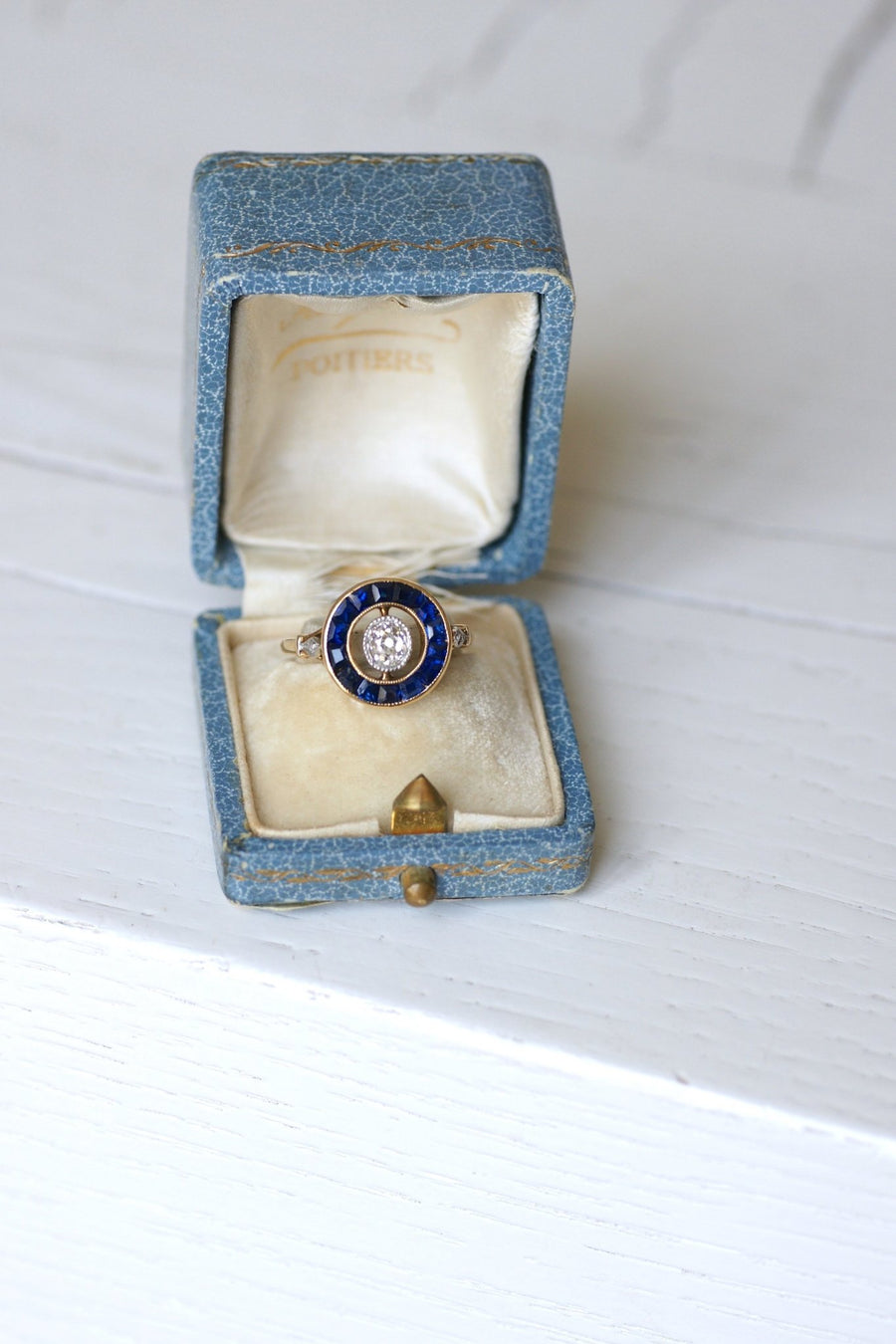 Art Deco diamond ring surrounded by synthetic sapphires - Penelope Gallery