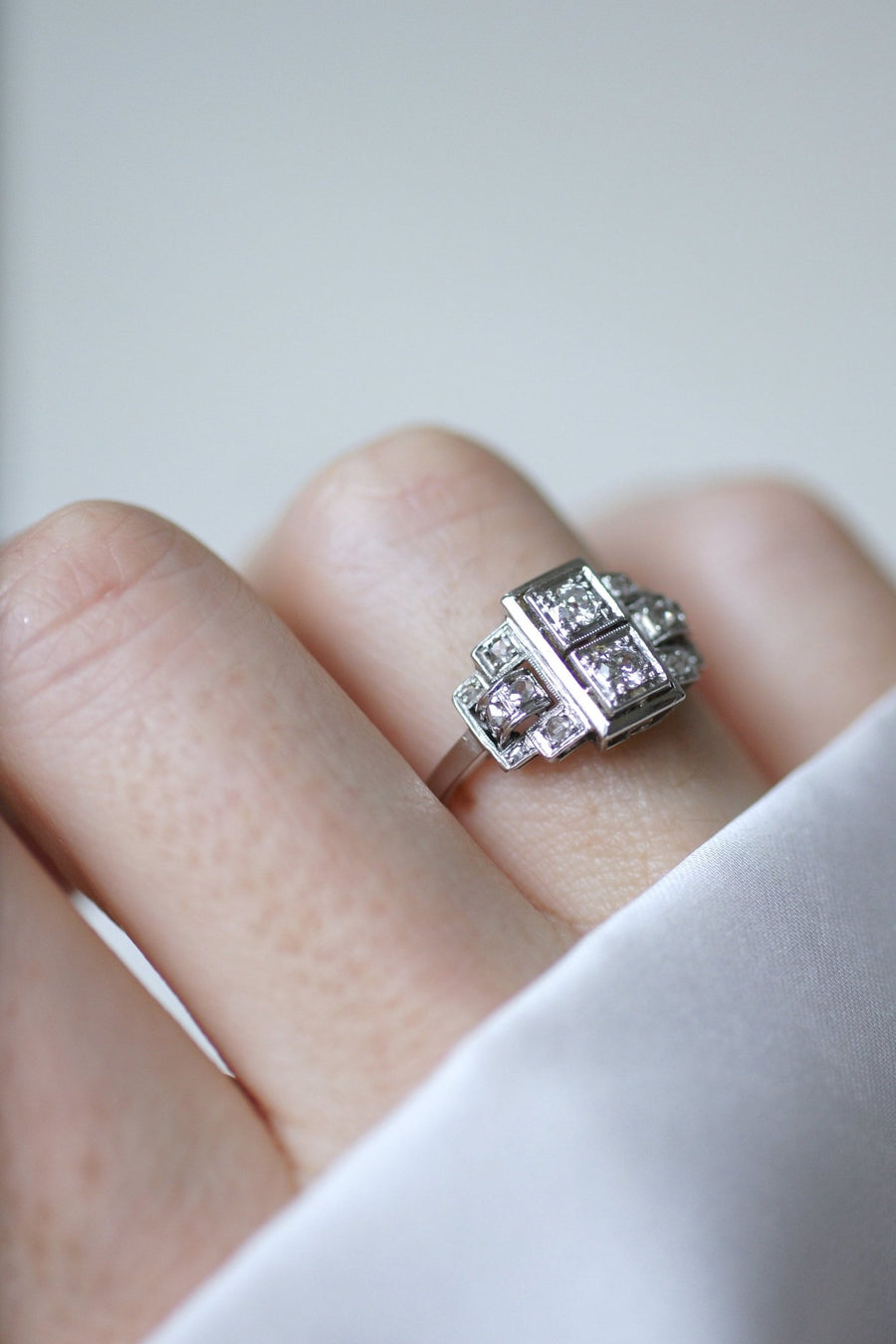 Art Deco diamond on platinum ring - Galerie Pénélope