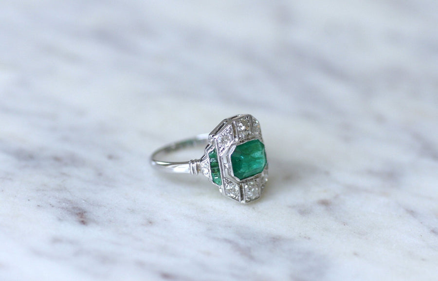 Art Deco emerald ring 1.30 ct and diamonds on white gold - Penelope Gallery