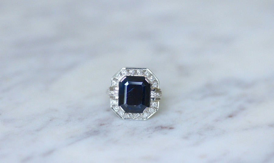 Art Deco hexagonal sapphire ring surrounded by diamonds - Galerie Pénélope