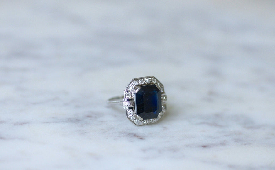 Art Deco hexagonal sapphire ring surrounded by diamonds - Galerie Pénélope