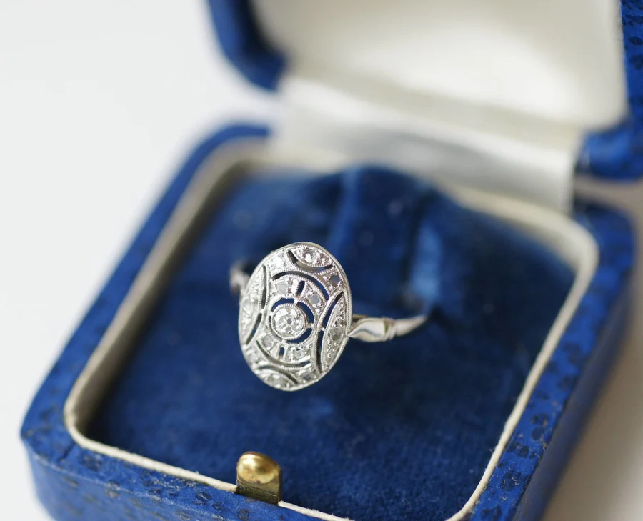 Oval Art Deco diamond ring - Penelope Gallery