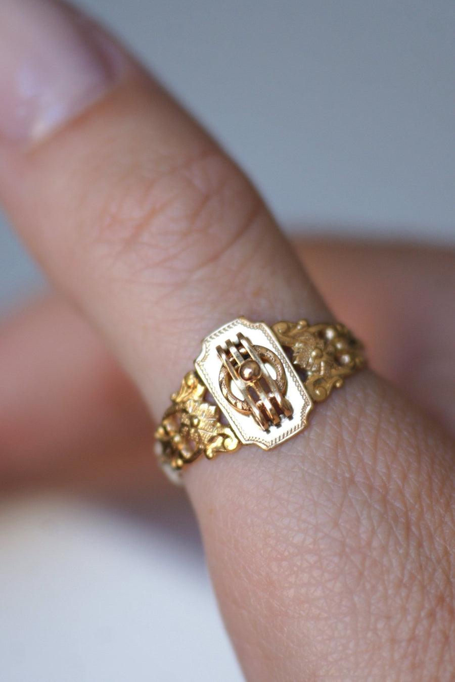 Antique pink gold band ring - Penelope Gallery