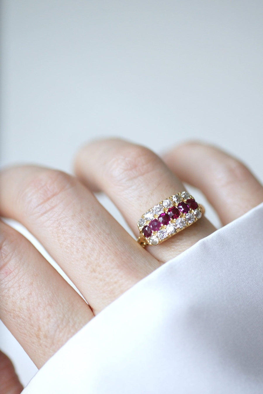 Antique ruby and diamond band ring - Galerie Pénélope