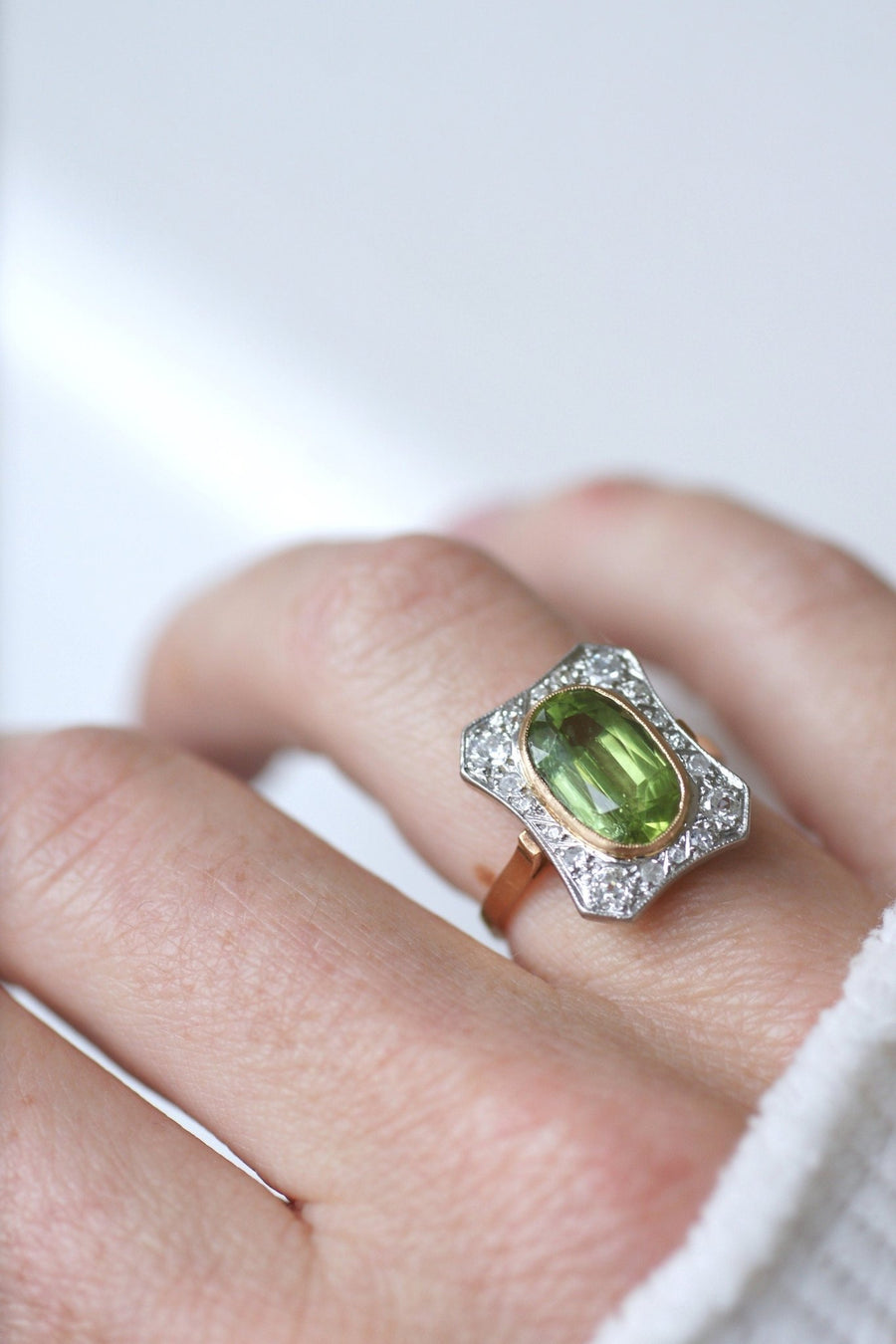 Belle Epoque Peridot ring with diamond setting - Galerie Pénélope