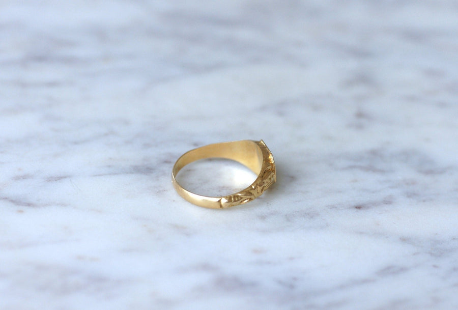 Antique yellow gold signet ring - Penelope Gallery