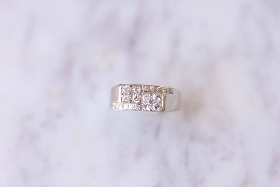 Art Deco knight ring, diamonds and platinum - Galerie Pénélope