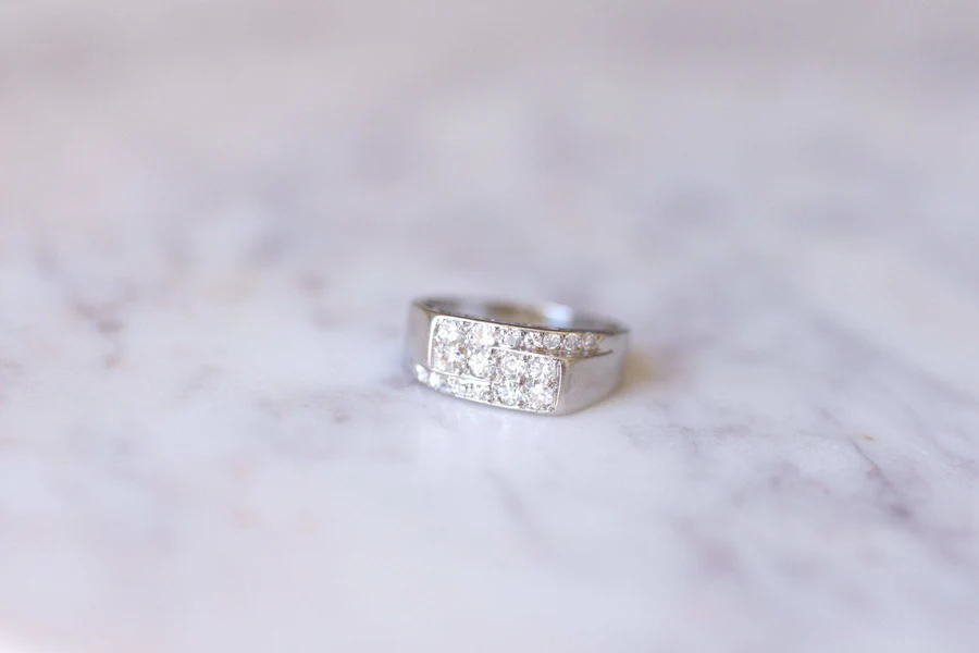 Art Deco knight ring, diamonds and platinum - Galerie Pénélope