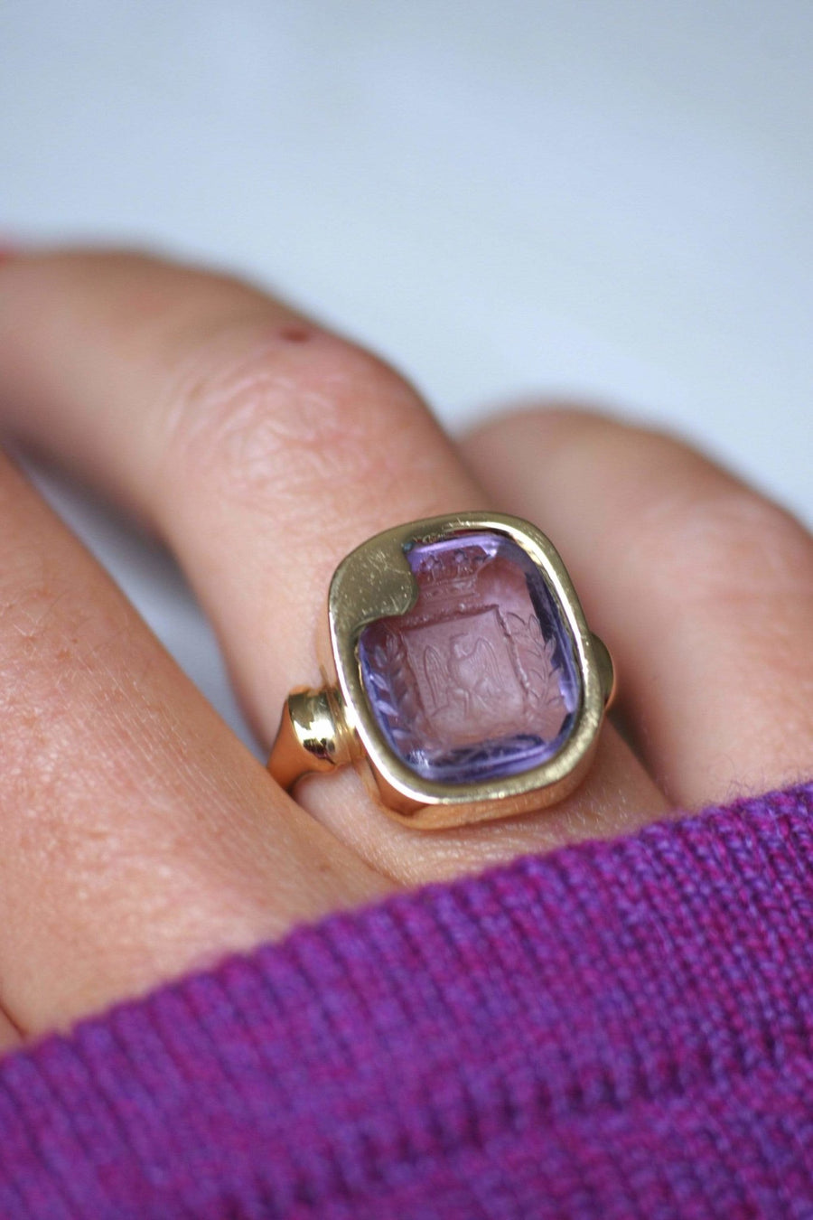 Ring with heraldic intaglio, engraved amethyst - Penelope Gallery