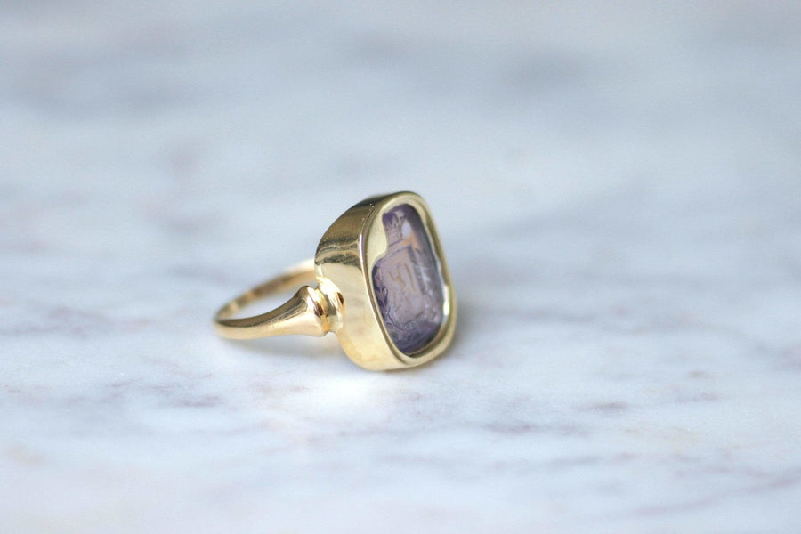 Ring with heraldic intaglio, engraved amethyst - Penelope Gallery