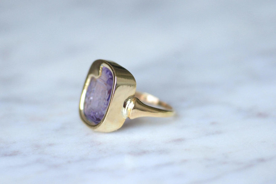 Ring with heraldic intaglio, engraved amethyst - Penelope Gallery