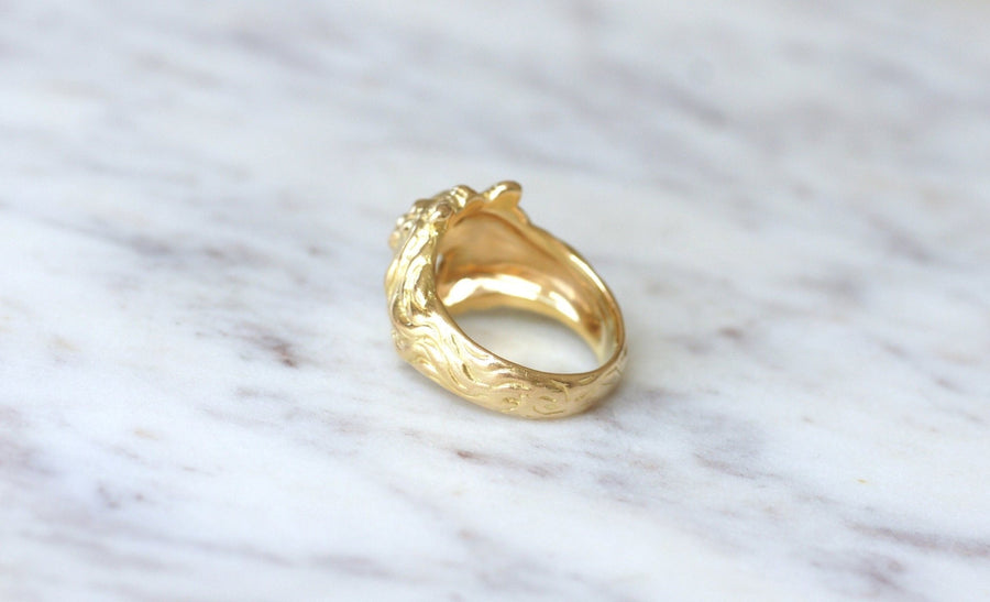 Yellow gold and diamond signet ring - Galerie Pénélope