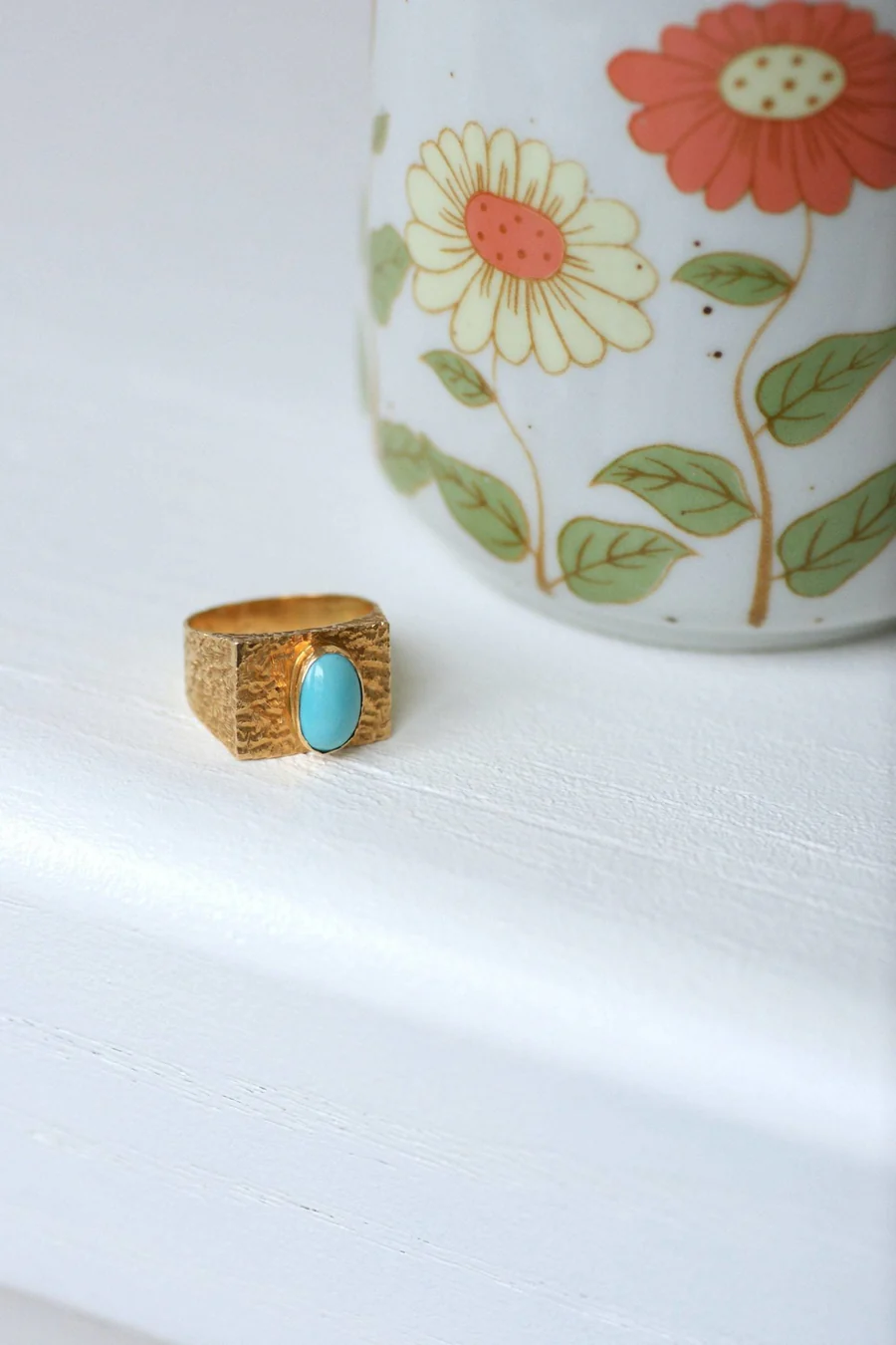 Hammered gold and turquoise signet ring - Penelope Gallery