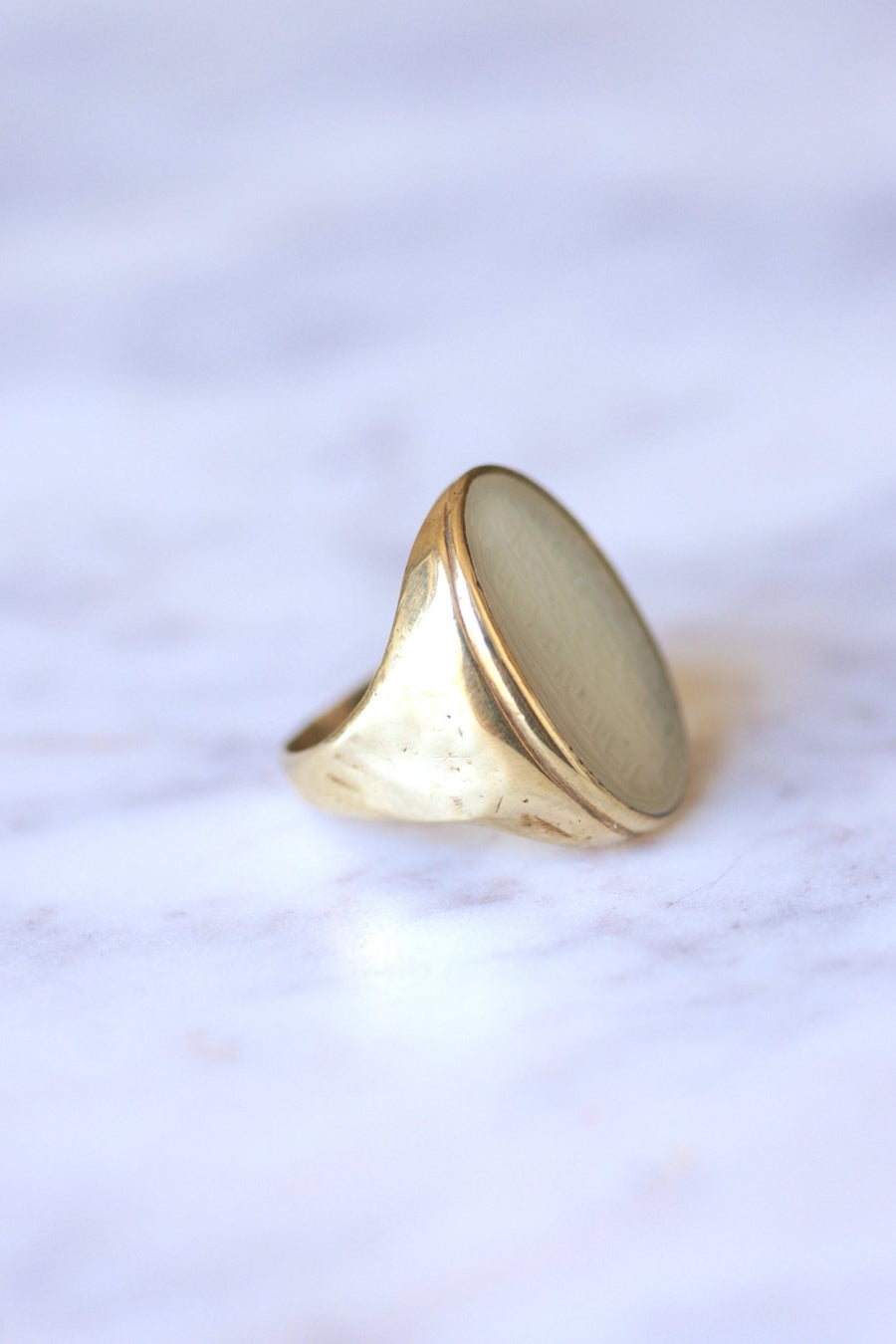 Antique gold and chalcedony talisman ring engraved with an oriental intaglio - Galerie Pénélope