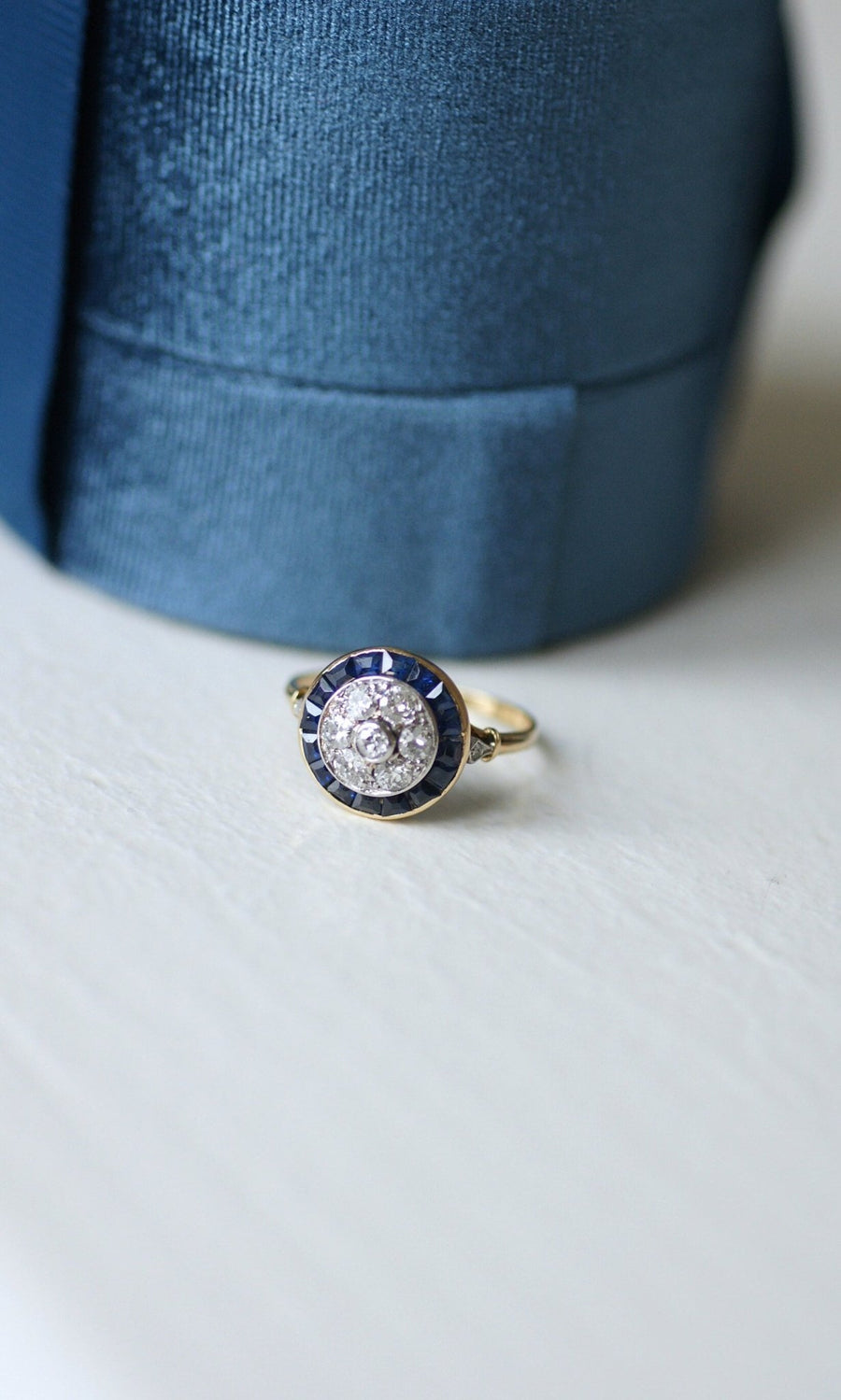 Art Deco target ring with diamonds and sapphires - Galerie Pénélope