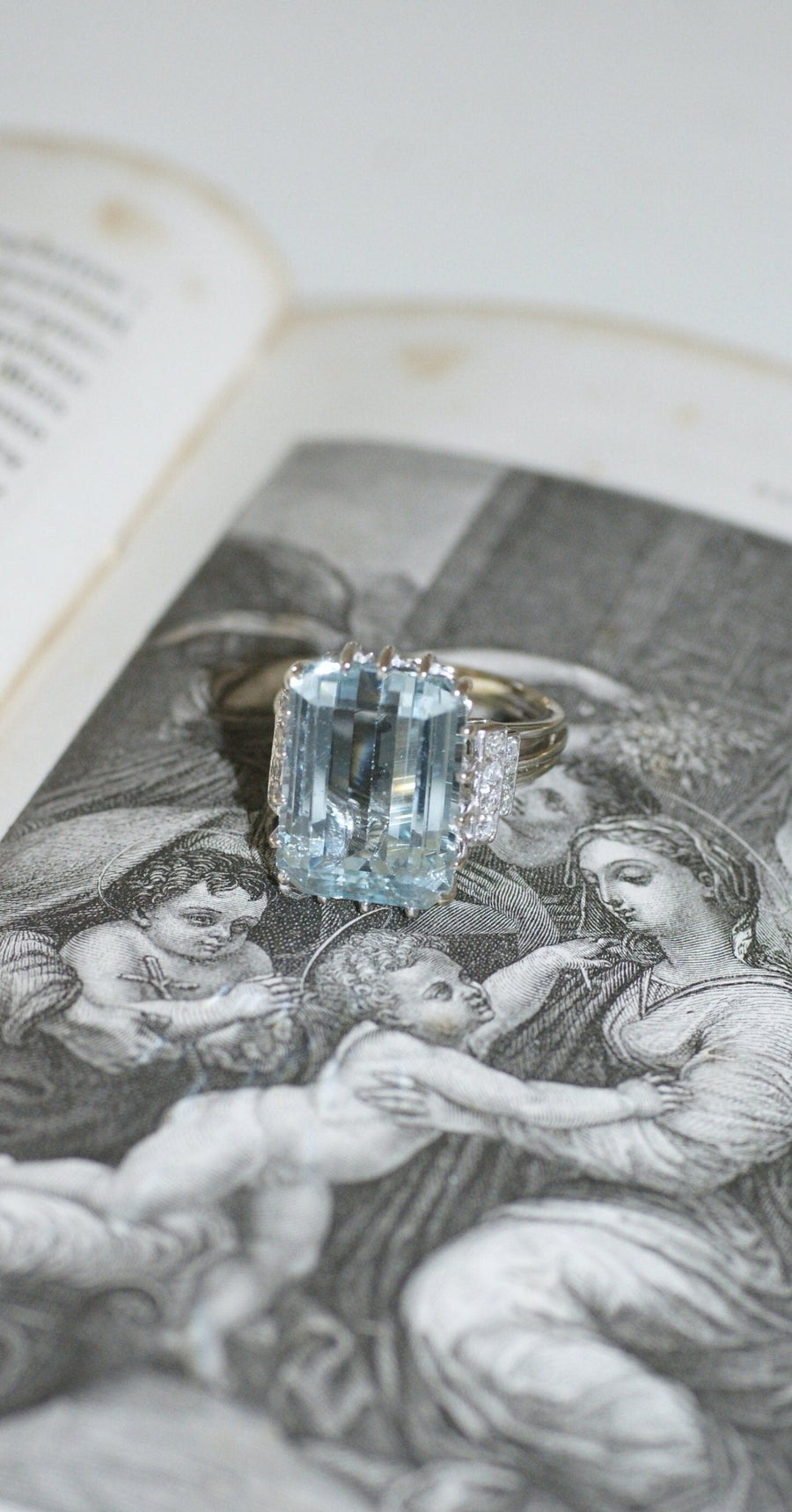 Aquamarine and diamonds Cocktail ring - Galerie Pénélope