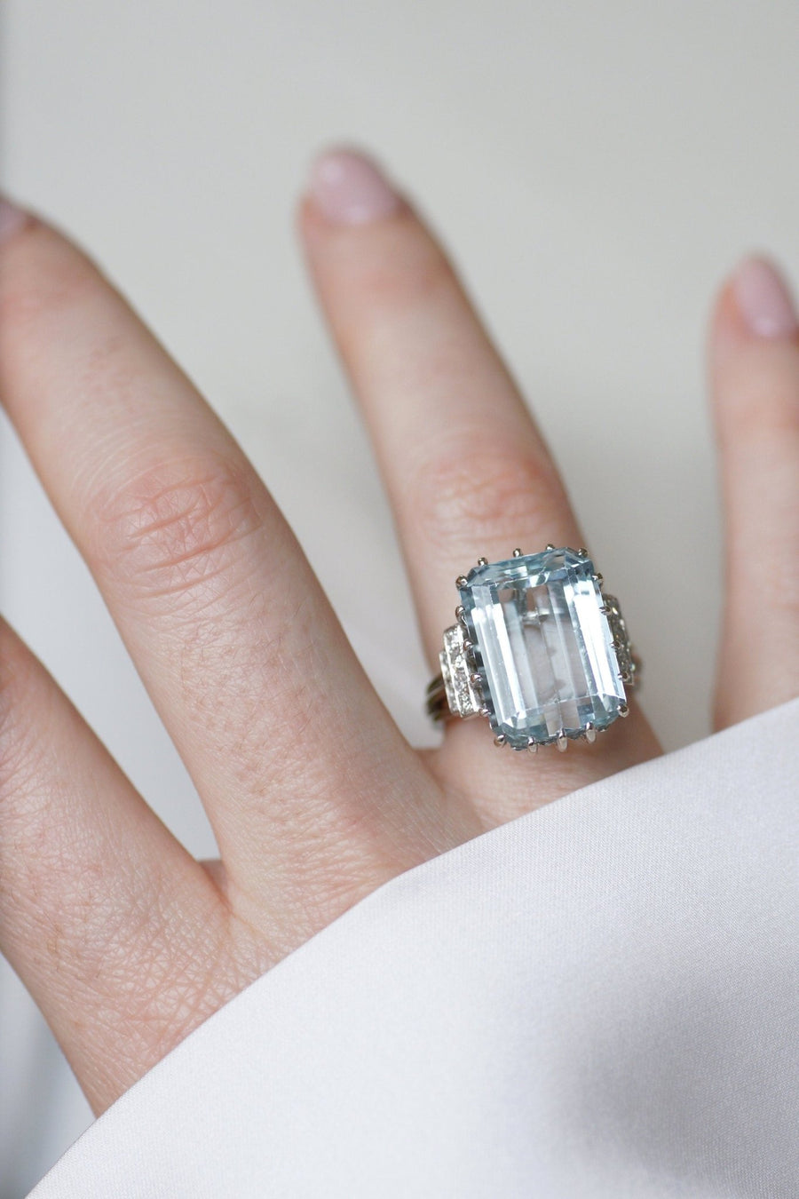 Aquamarine and diamonds Cocktail ring - Galerie Pénélope