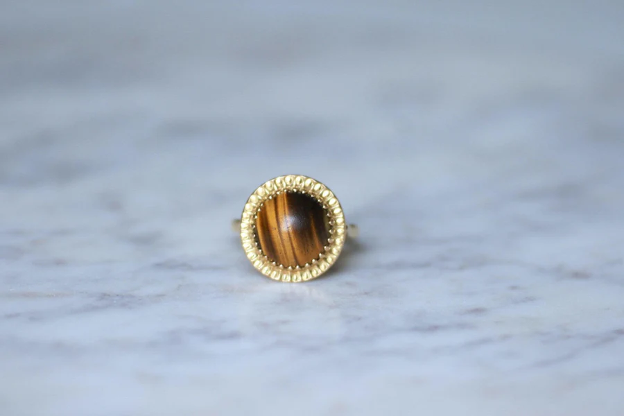 Vintage yellow gold and tiger eye quartz cocktail ring - Penelope Gallery