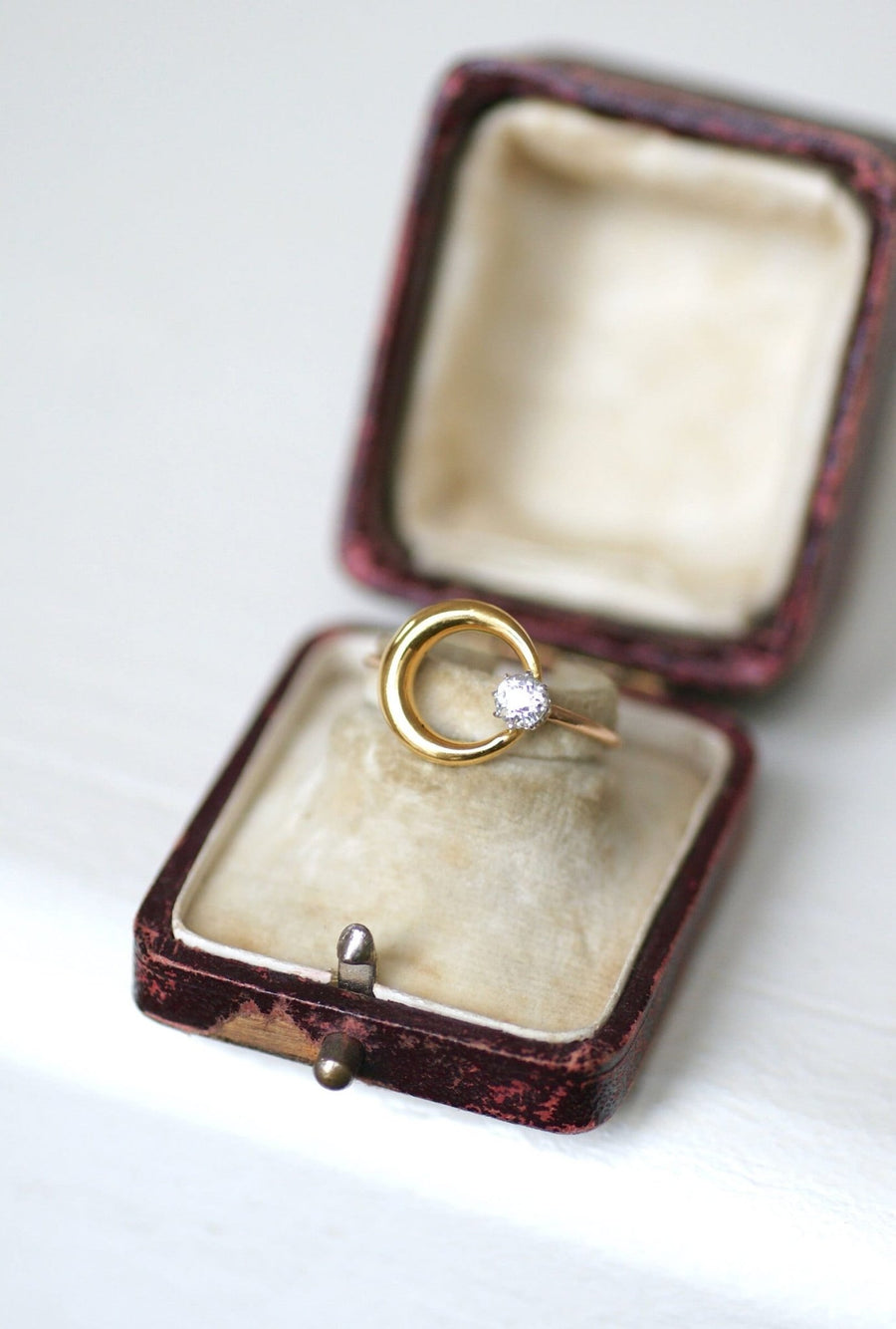 Diamond and gold crescent moon ring | Galerie Pénélope