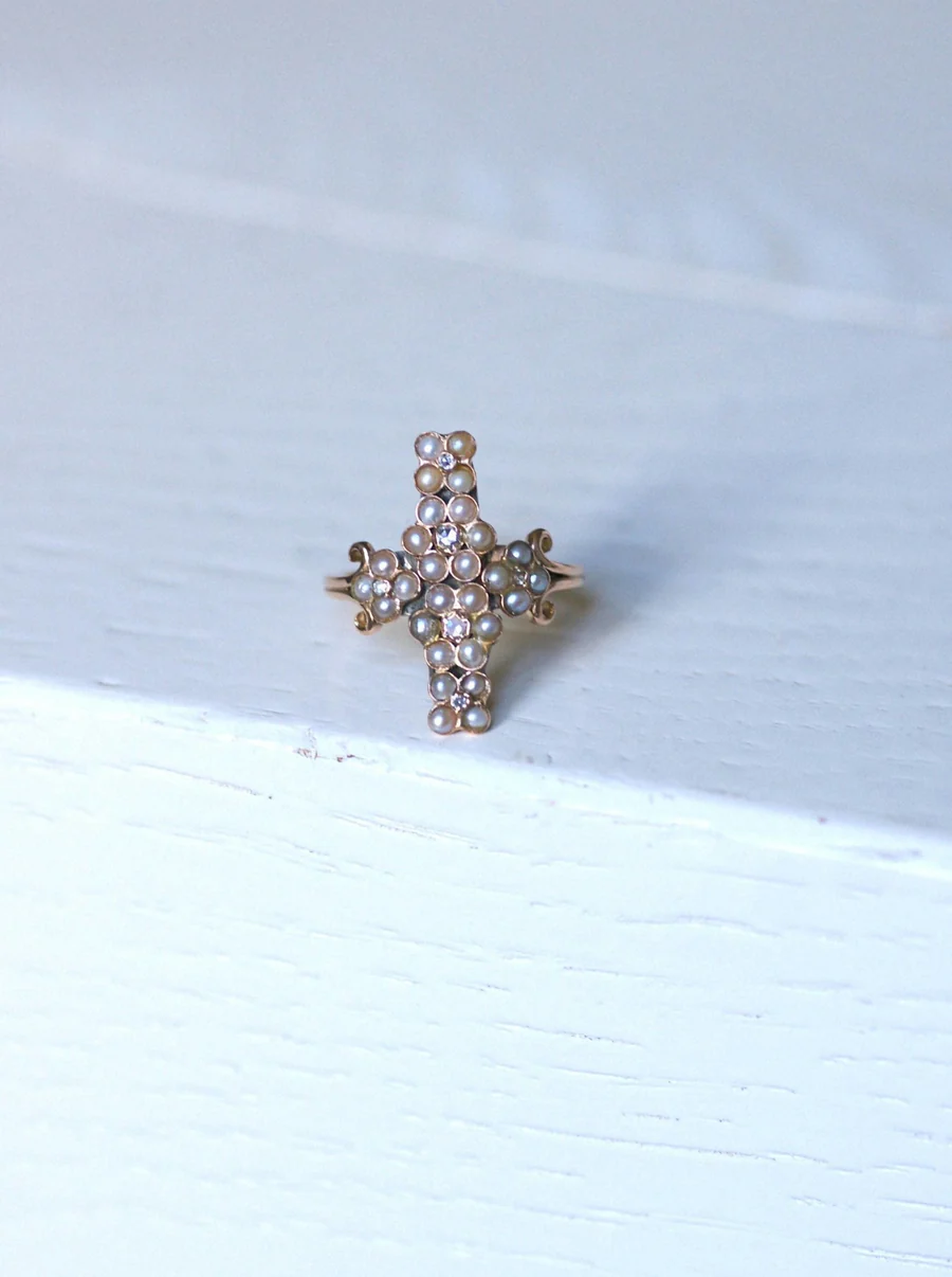 Pink gold cross ring with pearls and diamonds - Galerie Pénélope
