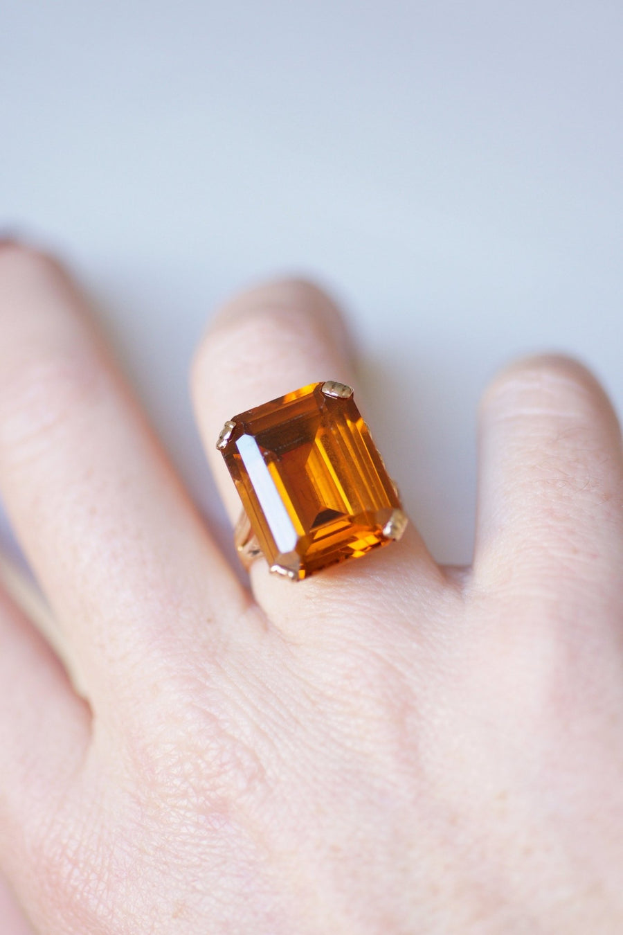 Vintage 17 Cts Madeira citrine cocktail ring on 18Kt yellow gold - Galerie Pénélope