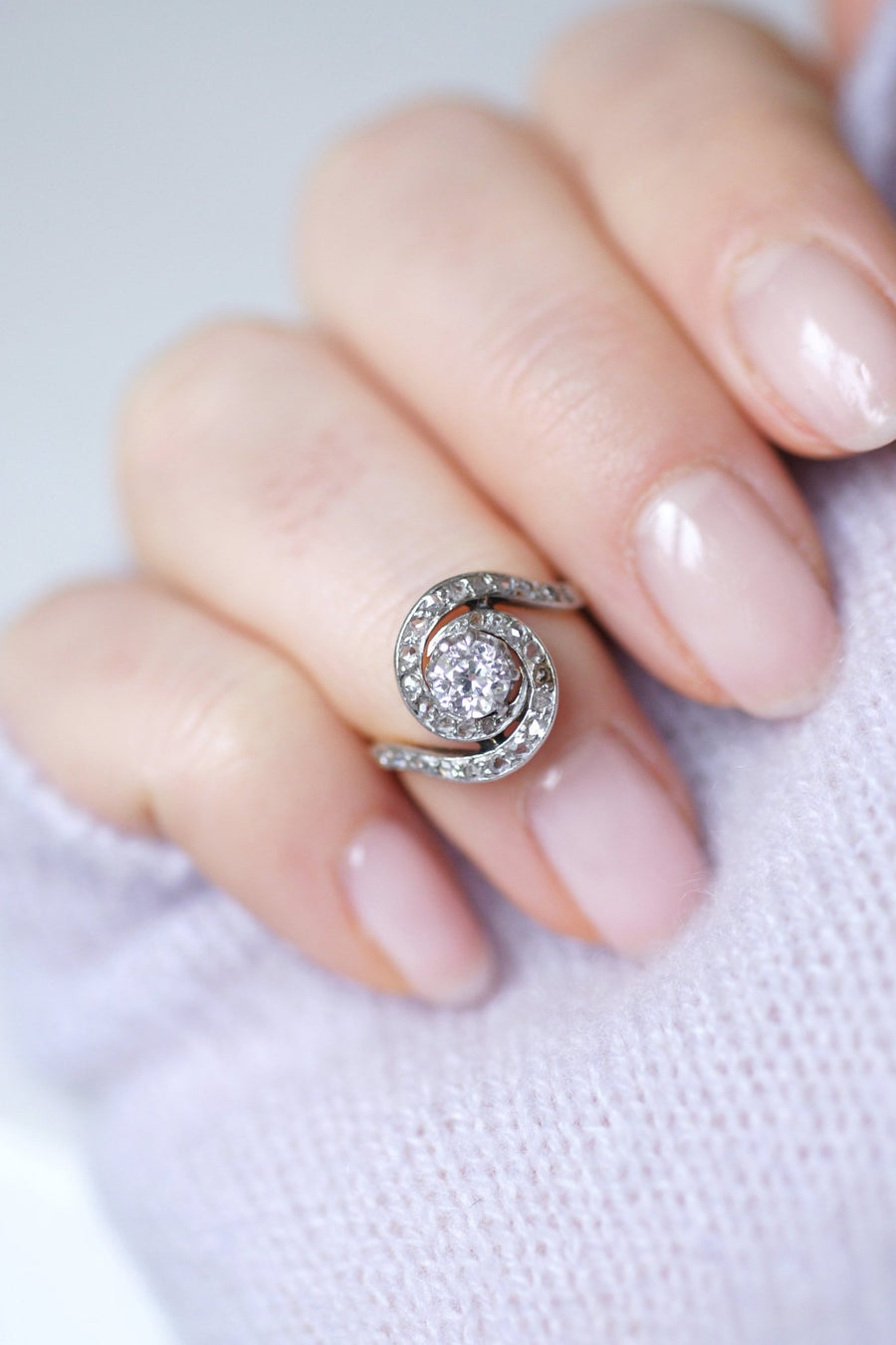 Antique Tourbillon engagement ring, gold and diamonds - Galerie Pénélope