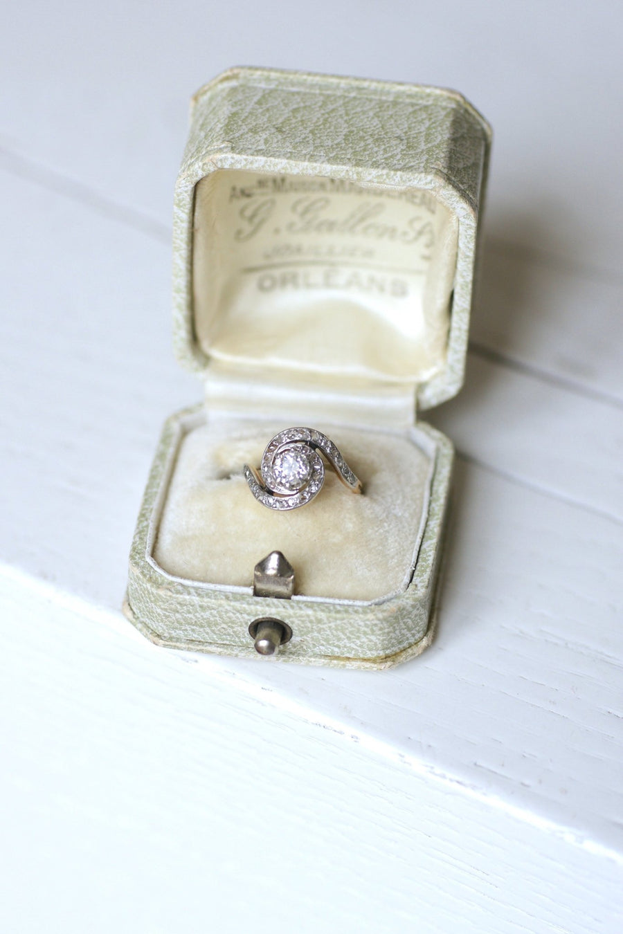 Antique Tourbillon engagement ring, gold and diamonds - Galerie Pénélope