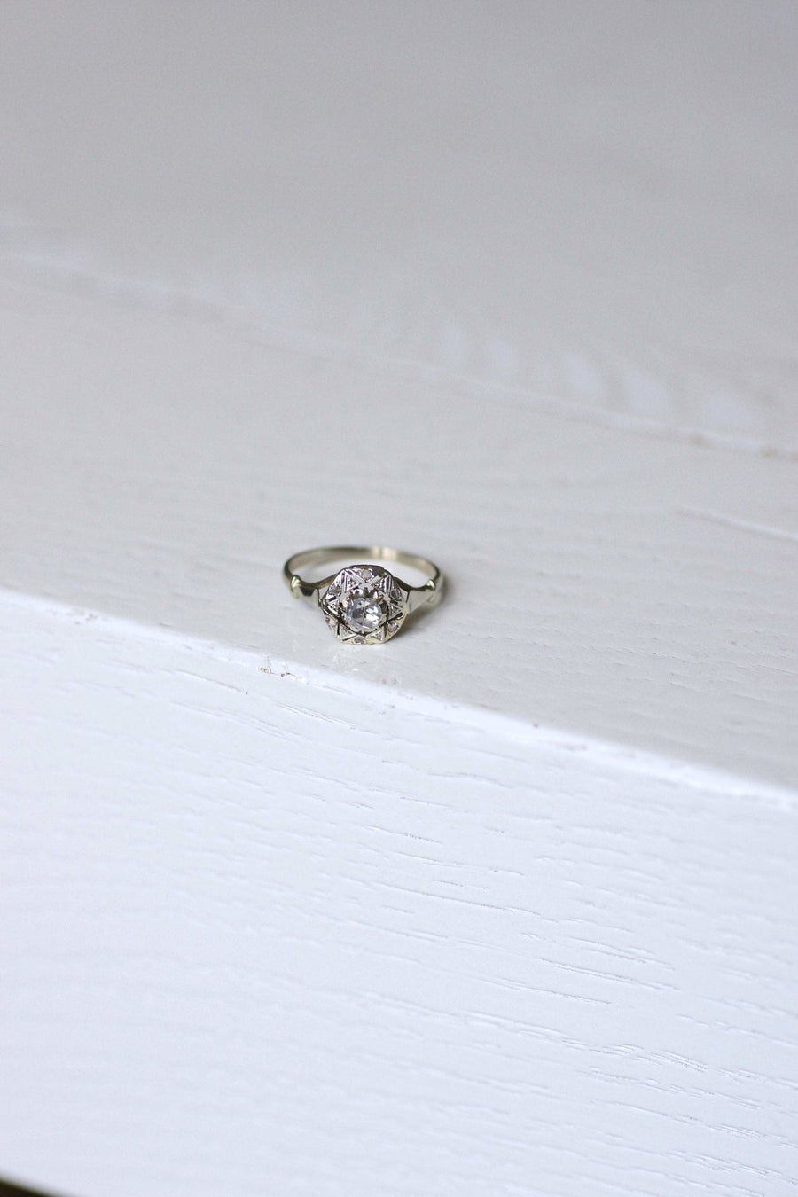 Art Deco star engagement ring in white gold and diamond - Penelope Gallery