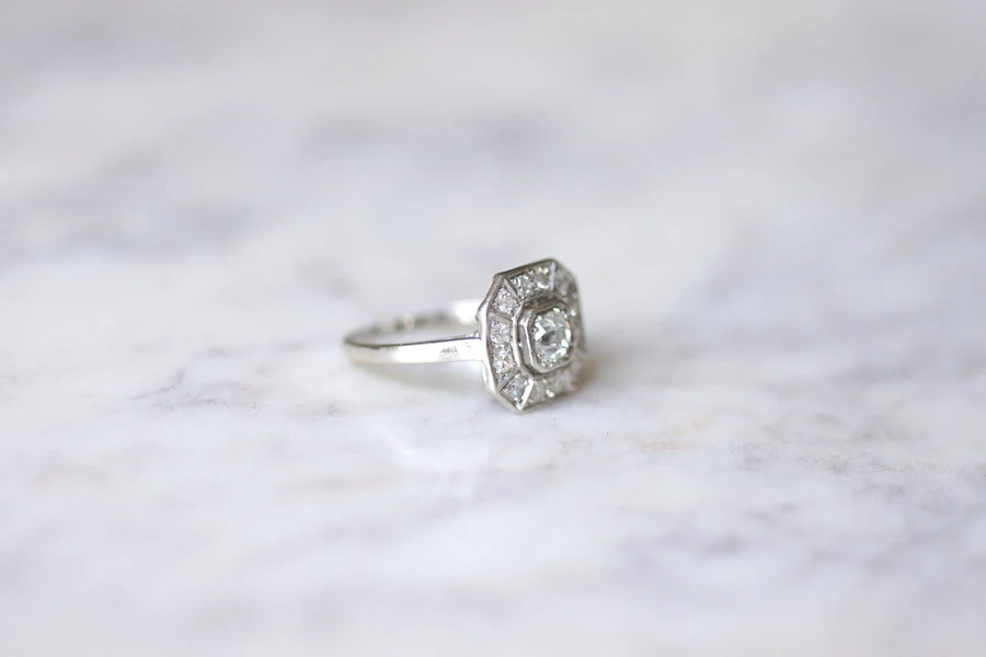 Art Deco octagonal platinum and diamond engagement ring - Galerie Pénélope